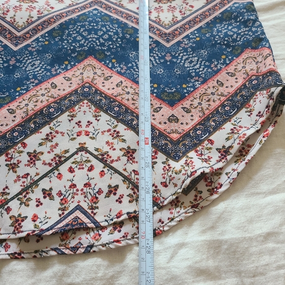 Rewind Women's Navy Boho Floral Roll-up Sleeves Lightweight Top - Picture 12 of 12